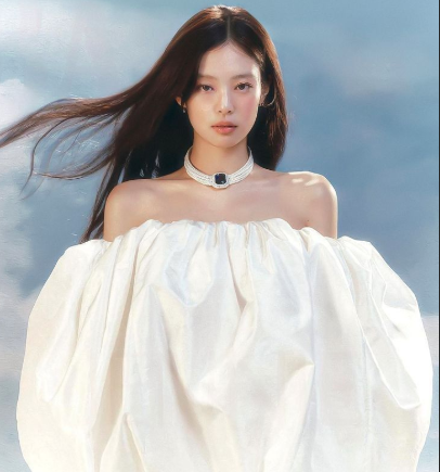 AboutMusicYT's tweet photo. BLACKPINK's Jennie and Lisa have both performed at Coachella as solo acts. https://t.co/XshAPbnL1z