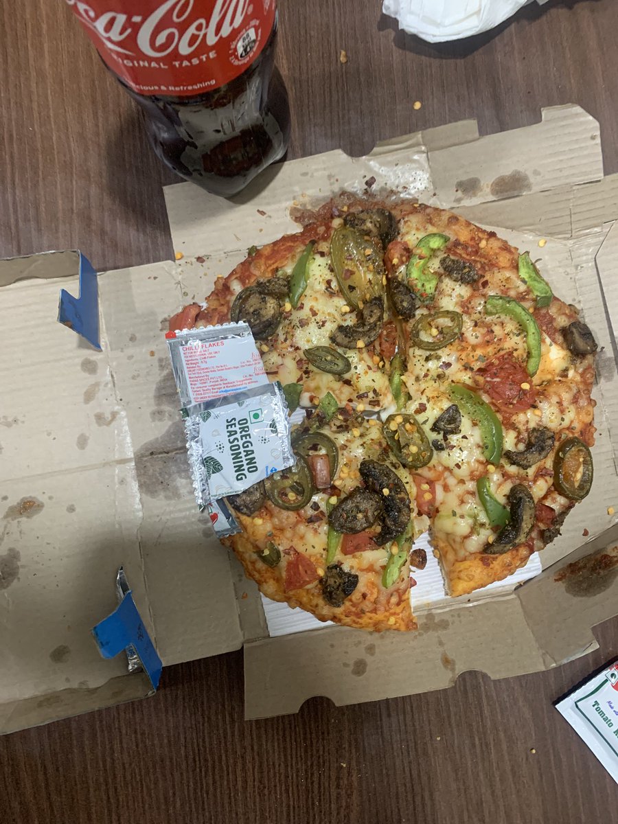 devn007's tweet photo. Worst @dominos_india, ordered a pizza from Jalandhar division, LPU. Issues i faced: 
1. Delivery boy marked order as delivered in 15 min
2. Delivery boy arrived 20 minutes late (50 minute total)
3. Pizza was undercooked and was smelling bad 

Never ordering again. https://t.co/8vcptn3DSP