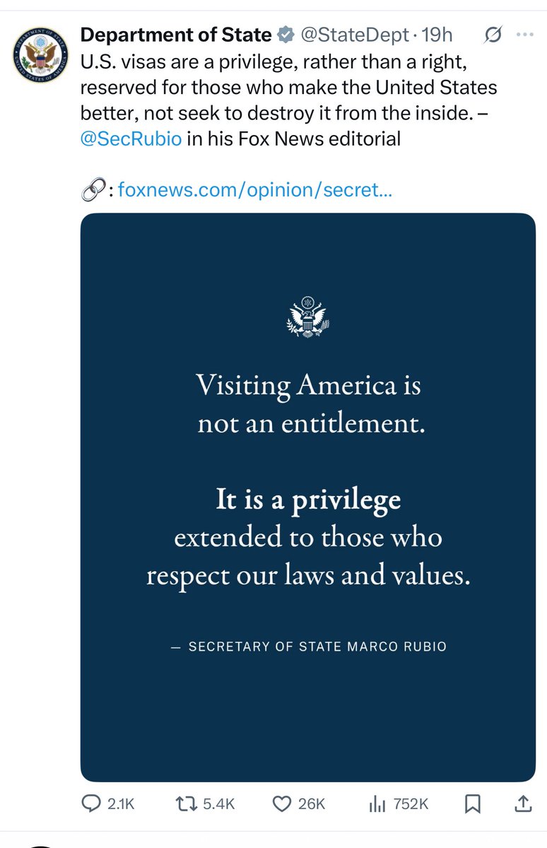 So let me get this straight… as a 🇨🇭 citizen with an esta I could stay in the 🇺🇸 for a maximum of 90 days but if I do that I would need to register with the federal government? Uh, what?!
And I’m sorry (not really) but I just want to visit and do some sightseeing nothing else …