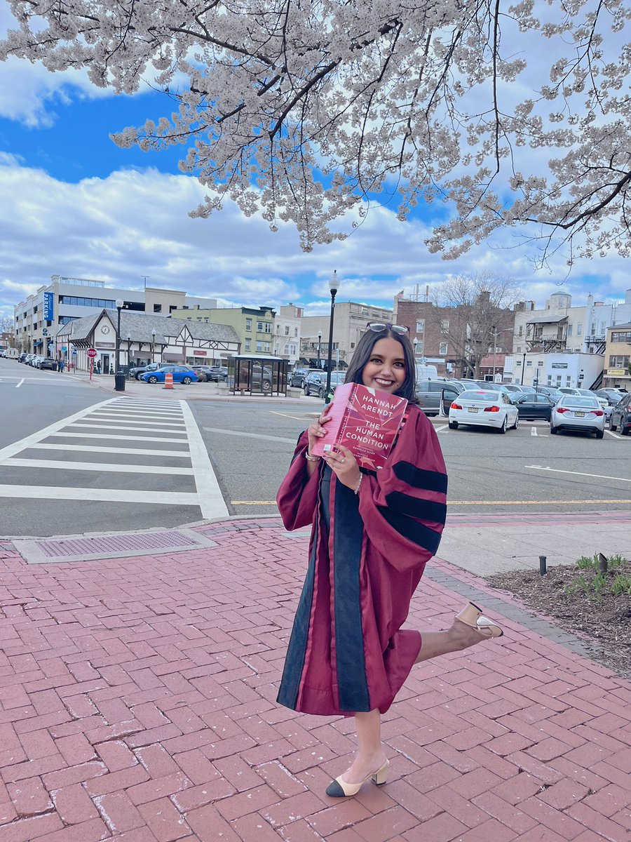 For the love of the world! 🌸📑🌎

18 days to my defense!