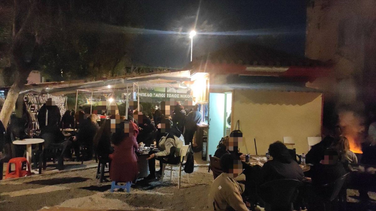 Το γλέντι συνεχίζεται!

Με παραδοσιακή μουσική από τους  «Οι μικροί Τασσώ» και Ρεμπέτικη μουσική από τους «Χουζάμ». 

Στο κιόσκι της Κοινότητας των Κατειλημμένων Προσφυγικών (κουζή &amp; αλεξάνδρας)

#antireport