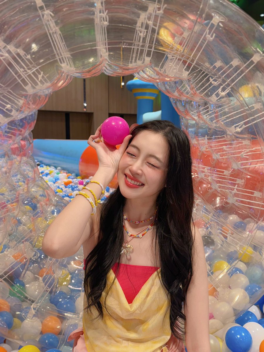 gunjiii_23's tweet image. ขอขอบคุณทาง Central Ladprao ที่ให้พวกเรา GPS มามอบความสนุกในงาน “Thailand Water Ball” 🩵

นอกจากสนุกกับมินิคอนเสิร์ตจากพวกเรา IDX ent. ไปแล้ว ยังได้บ้านลมมากมายให้เล่นด้วย มียาวๆถึงวันที่27 เมษายน ที่ BCC hall นะคะ

#GPStrackingU
#gunjiii23 
#IDX