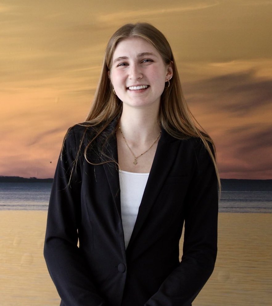 Félicitations à Renée-Lou Canuel, élue aujourd’hui présidente du @PartiQuebecois de ma circonscription de Matane-Matapédia. Elle est la plus jeune titulaire de ce titre. #PolQc