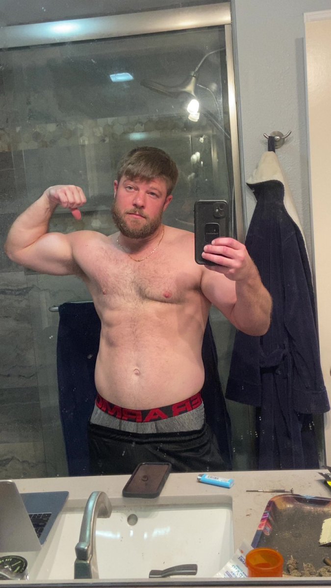MrMaace3's tweet photo. Post gym flex 💪🏻 #gym #fit #fitness #beard #beardgang #flex https://t.co/oAkE3YJbAr