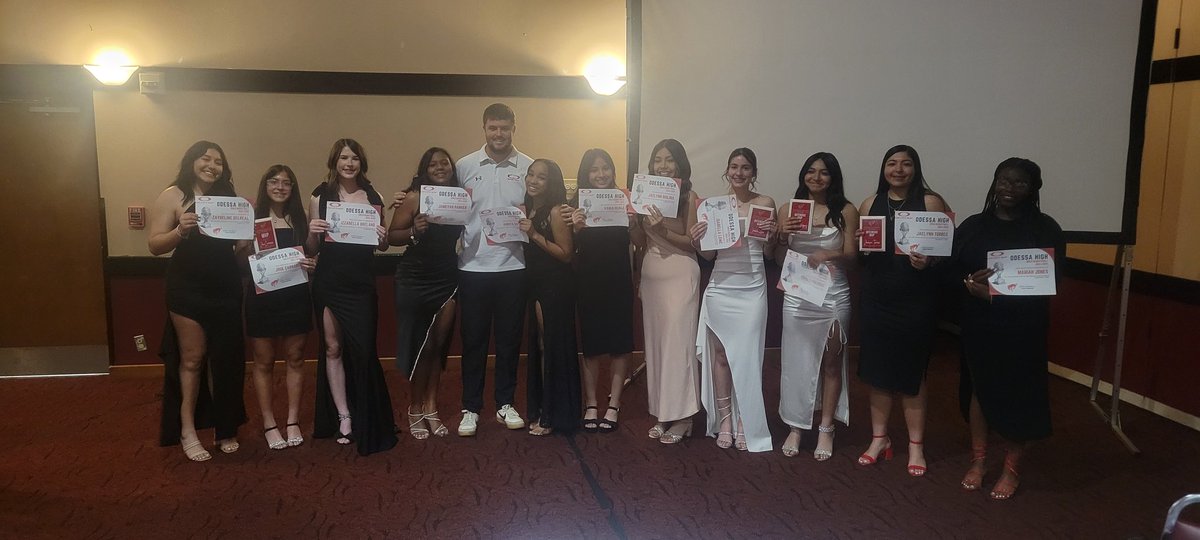 bronchos's tweet photo. Thank you to all athletes, parents, staff, and admin who came for our Lady Broncho awards banquet last night. Special Thanks goes to our booster your hard work does not go unnoticed. https://t.co/6Bl3WjTDAh