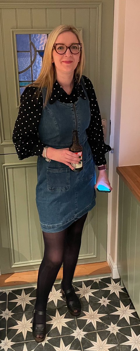Tightsmad5mkk's tweet photo. Followers gorgeous wife….and the actual tights and panties she is wearing in pic 2 got posted to me …pic 4 is another of her items….#wankfest #tights https://t.co/frbTq3Zyqz