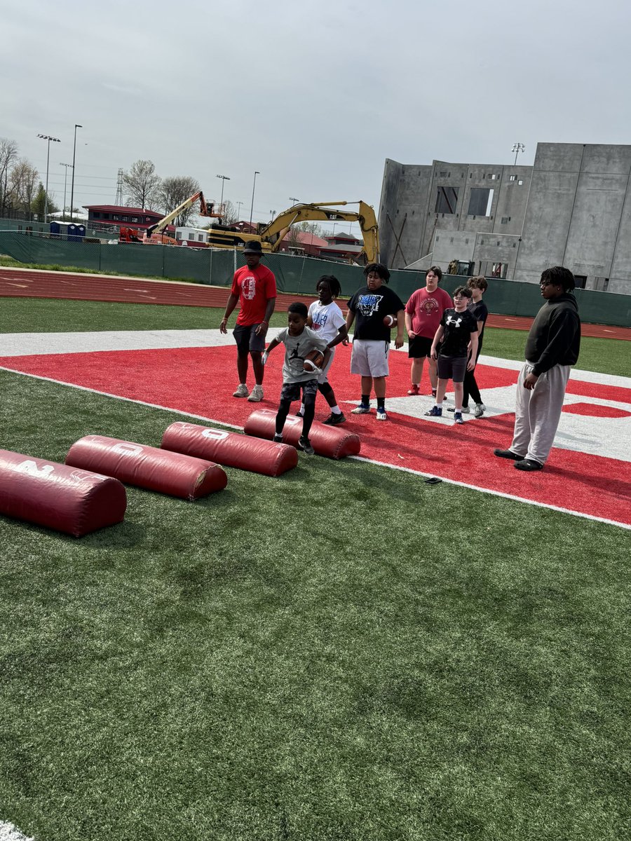 Jefffootball100's tweet photo. Time for family and community @JeffRedDevilFB @HCoachJoeWash77 @BLawler_9 @KasaunWall #family #football #community https://t.co/Dz5N0u2Cmi