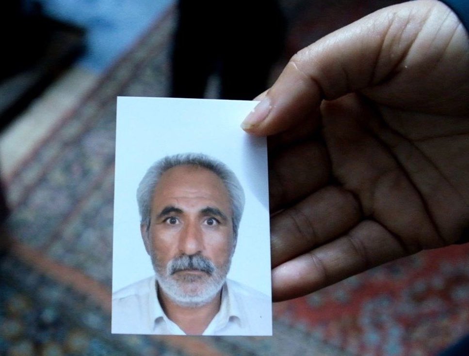 nurdogan_journo's tweet photo. Otopsi raporunda, diri diri yakılan Afgan maden işçisi Mohammed Nourtani’nin sol böbreğinin olmadığı da tespit edilmişti.

Cinayetle ilgili soru işaretlerinden biri de Nourtani'nin yakılmadan önce böbreğinin çalınıp çalınmadı...

Nourtani'nin eşi Qamer Meliki'nin ifadesine göre patronlardan Enver Gideroğlu olaydan bir süre önce Nourtani'ye 20 bin dolara böbreğini satmasını teklif etmiş.(Bianet)

Bu detay neden atlanıyor?!
