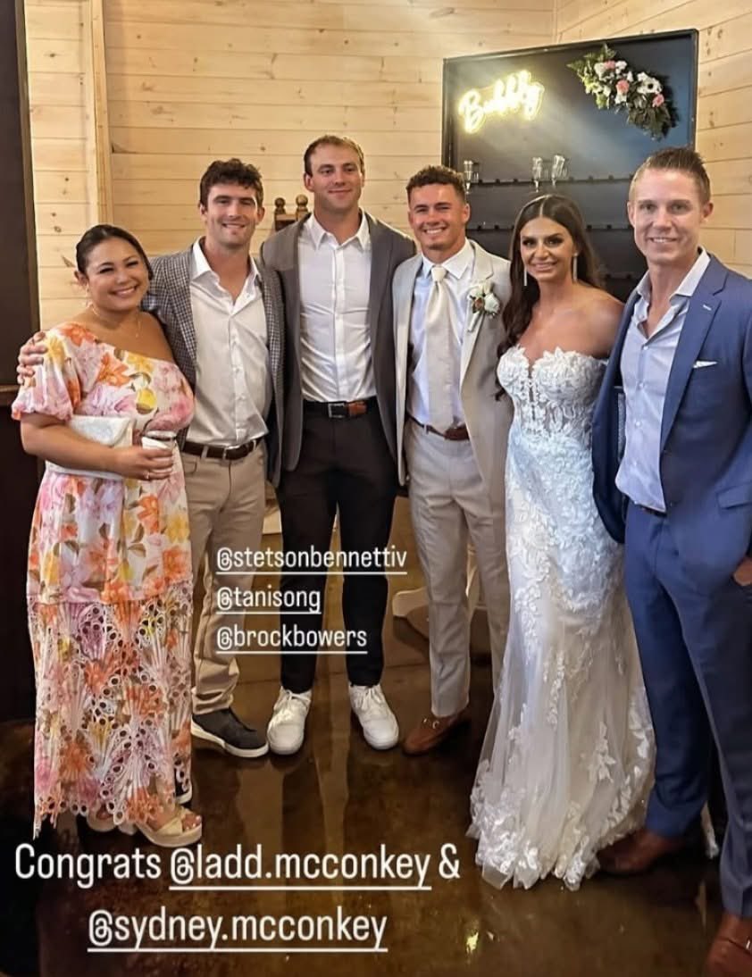 BOOM! DGD! Ladd McConkey is a married man!

Congratulations from all of DAWGNATION!

Go Dawgs, Go Ladd!