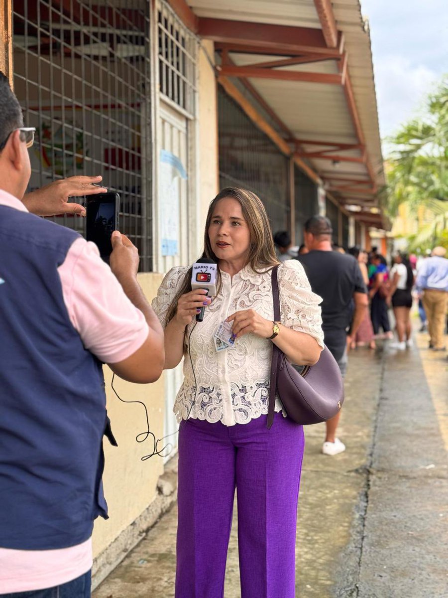 Dios ama a Ecuador, Romanos 8.28 A TODOS LOS QUE AMAN A DIOS, TODAS LAS COSAS LES AYUDAN PARA BIEN “TODO DEJAMOS EN TUS MANOS SR”.

Demostración de patriotismo, Fé y civismo por un Nuevo Ecuador 🇪🇨 💜