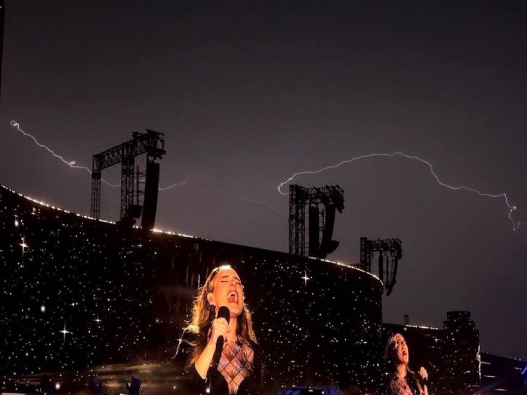 adelllylove's tweet photo. ⚡️Lightning was a paid actor ⚡️ https://t.co/k3fKYQBJVT