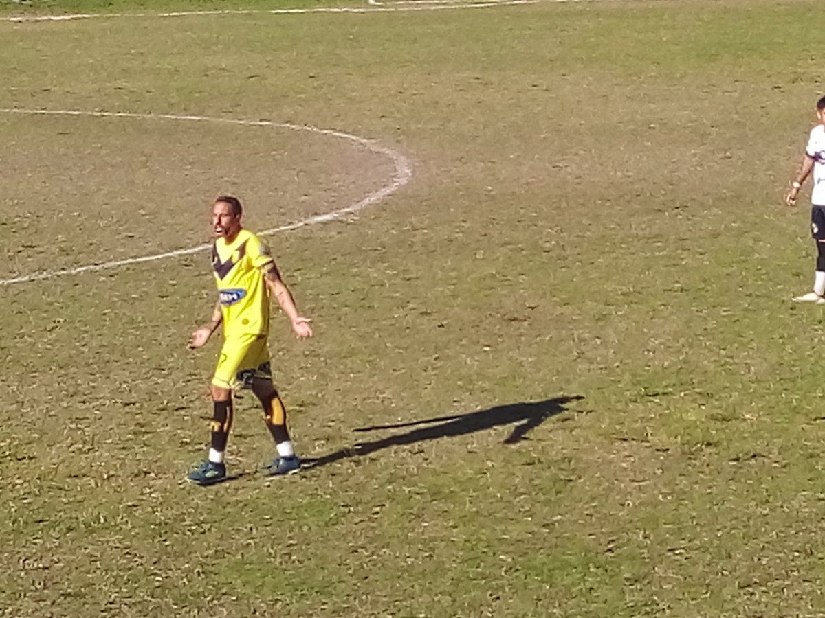 emimobile182's tweet photo. "Copa Sanitarios Liga La Costa": El Social Las Toninas de "El galgo" Jónas Guiérrez (Marcó un tanto) venció por 3-0 a la Asociación Deportiva All Boys y logró su primer triunfo en el certamen. @Rincon_Defutbol https://t.co/8HtJgwwRg6