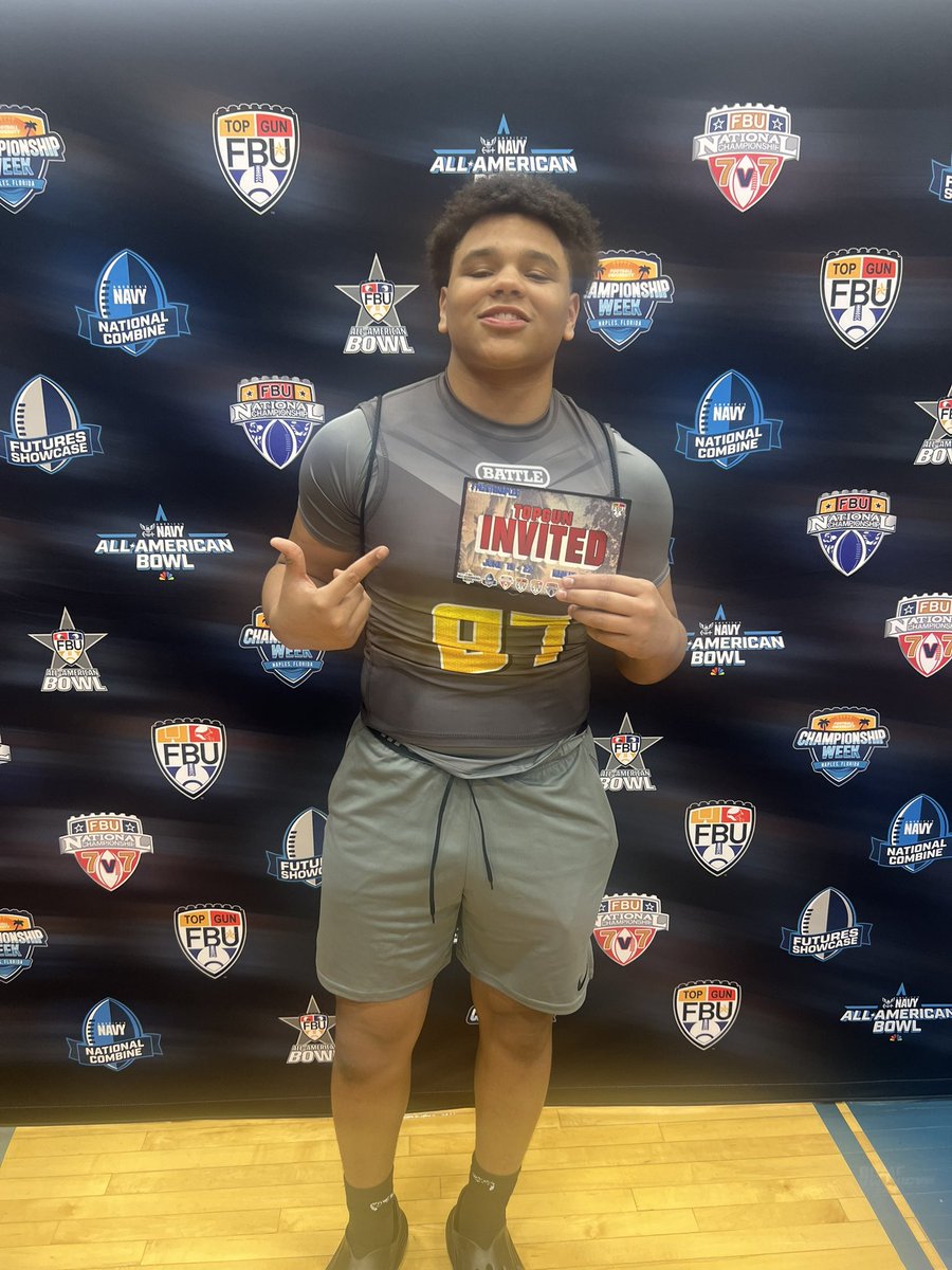 Balled out today at FBU’s camp in Chicago. Got that top gun invite too💪🏾💪🏾💪🏾<a href="/FBUcamp/">Football University</a>