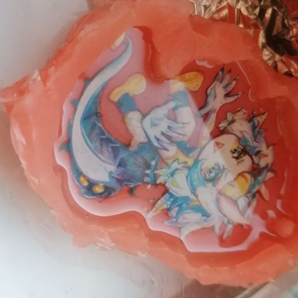 DIY Keychains!! 
Selbstgemachte Silikonform und Resinguss mit eigenem Print auf Folie drinnen :>
Sind nicht 100% perfekt aber mit Liebe gemacht