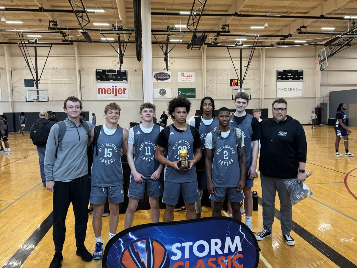 wmlakersbball's tweet photo. Congrats to our 17u NY2LA - Kaman team after competing with only 6 guys most of the weekend at The Storm Classic. Runners-up in the Gold Bracket!
#LakersTogether https://t.co/tFbdYhRHnv