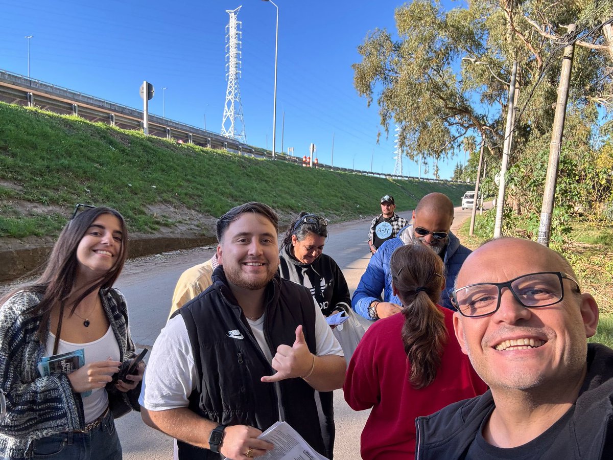 En Santiago Vázquez charlando con los vecinos junto Reinaldo Sacco y nuestros compañeros  candidatos a ediles y <a href="/pablocaldarelli/">Pablo Caldarelli</a>  candidato alcalde munucipio A