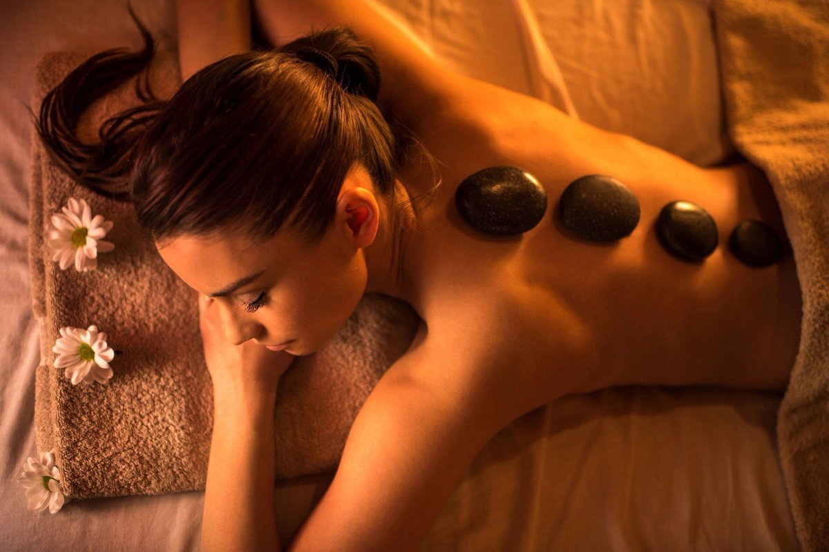 Anna1571781's tweet photo. A hot stone massage offers a blend of relaxation and therapeutic benefits, perfect for easing tension and promoting overall well-being. https://t.co/j9iGZQVVeZ