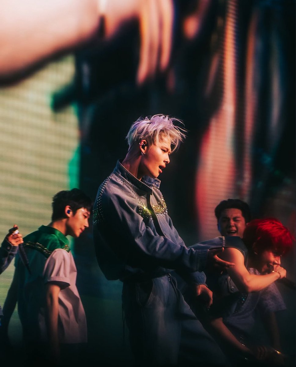 FUCKKKK COACHELLA JUST POSTED THE BEST PIC OF RIKI LAST NIGHT OH MY GOD
