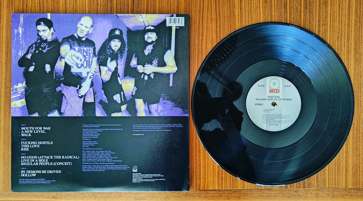 leevcleef's tweet photo. 💥💥
It was the band's second collaboration with producer #TerryDate, after having previously worked with him on their breakthrough album Cowboys from Hell (1990).
#Pantera #vinylcommunity #vinylcollection #DimebagDarrell https://t.co/6sQRQ9s6mn