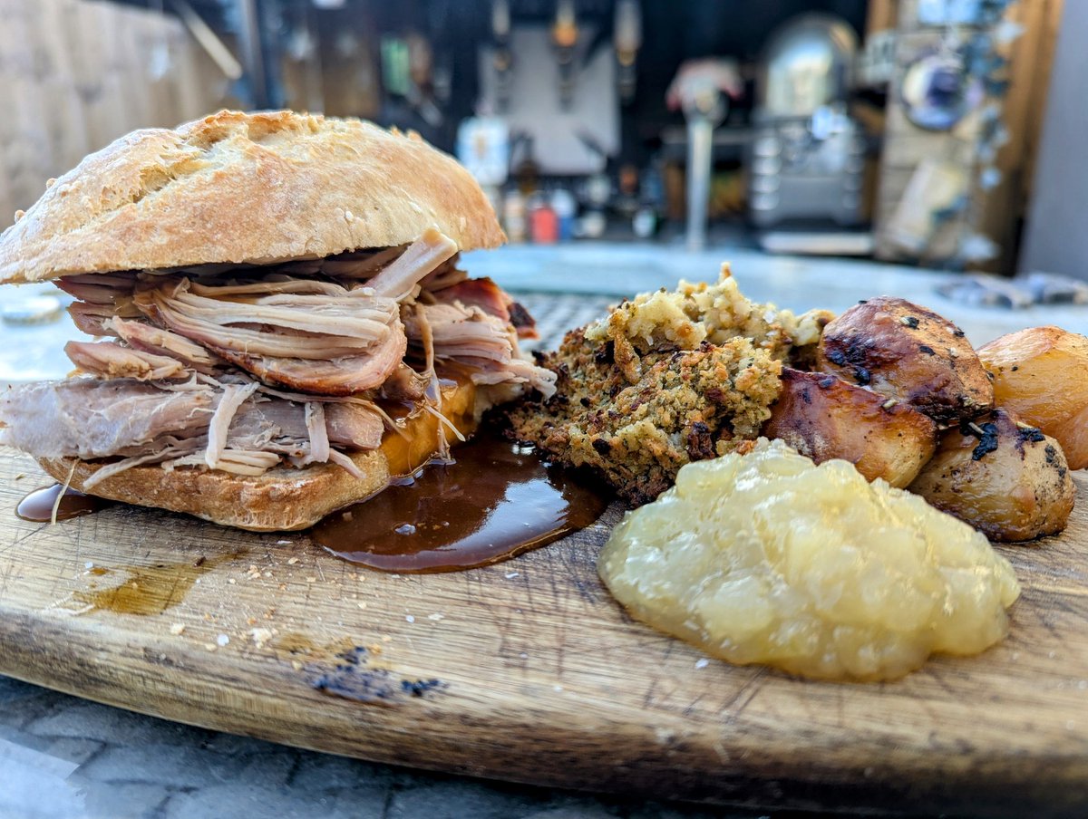 jayclark0106's tweet image. #Pulled Pork roll, my own roll too 😍 some roasties and stuffing with some gravy.... Was pretty tasty 😋 #Cooking #Learner forgot the crackling though 😞