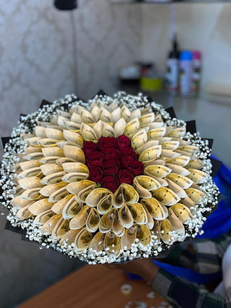So boys also receive bouquets??
<a href="/Hustleking07/">Hustle King Ug🇺🇬🇺🇬</a> oyina abakazi sitani