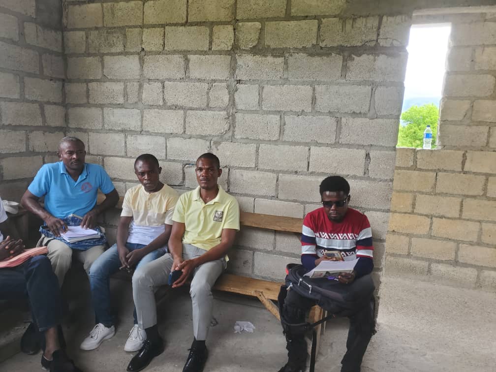 REDRESEH's tweet photo. Latibonit mobilize!
REDRESEH- Kòdinasyon latibonit ap kontinye batay pou respekte dwa pwofesè yo!
Nou mande Premye minis Alix Didier FilsAimé ak minis Augustin Antoine pran responsabilite yo.
GRÈV la ap kontinye jiskaske nou jwenn sa k pou nou!
#REDRESEH #Edikasyon #Latibonit https://t.co/7N1kMLt7An