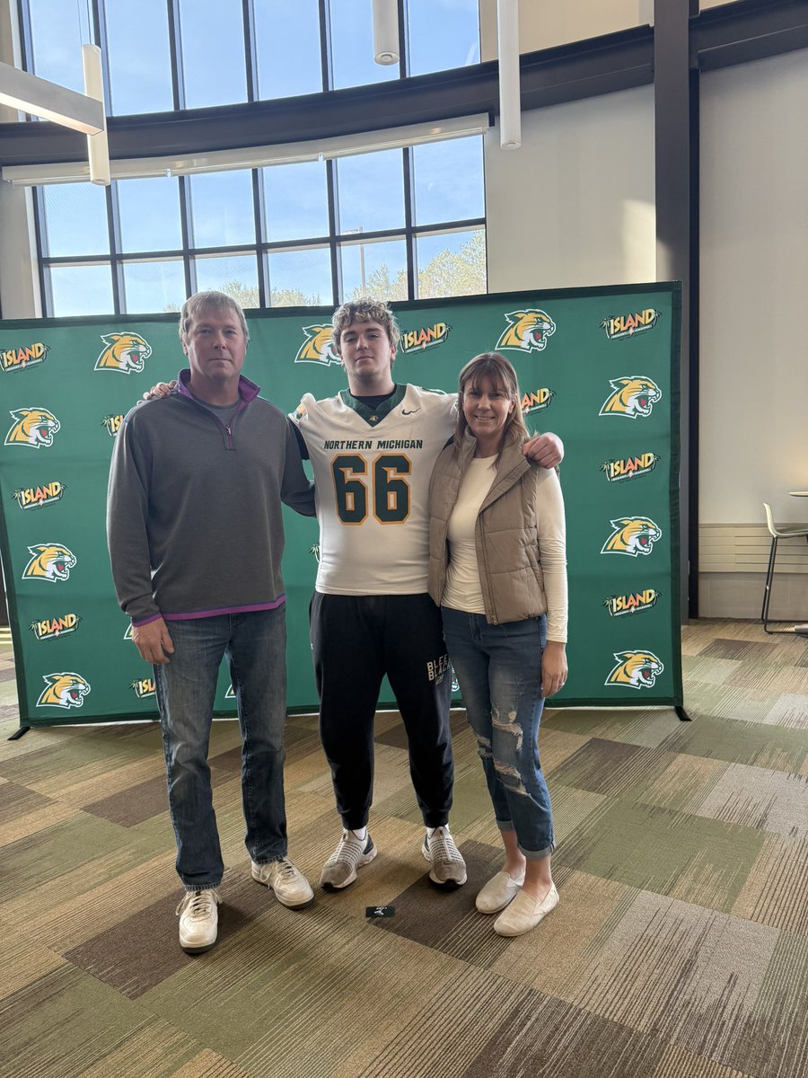 nathan_makinen's tweet image. Had a great time on campus at @NMU_Football! Appreciate your time and our conversations @CoachDuFrane @CoachGatz75 @NMU_CoachRich