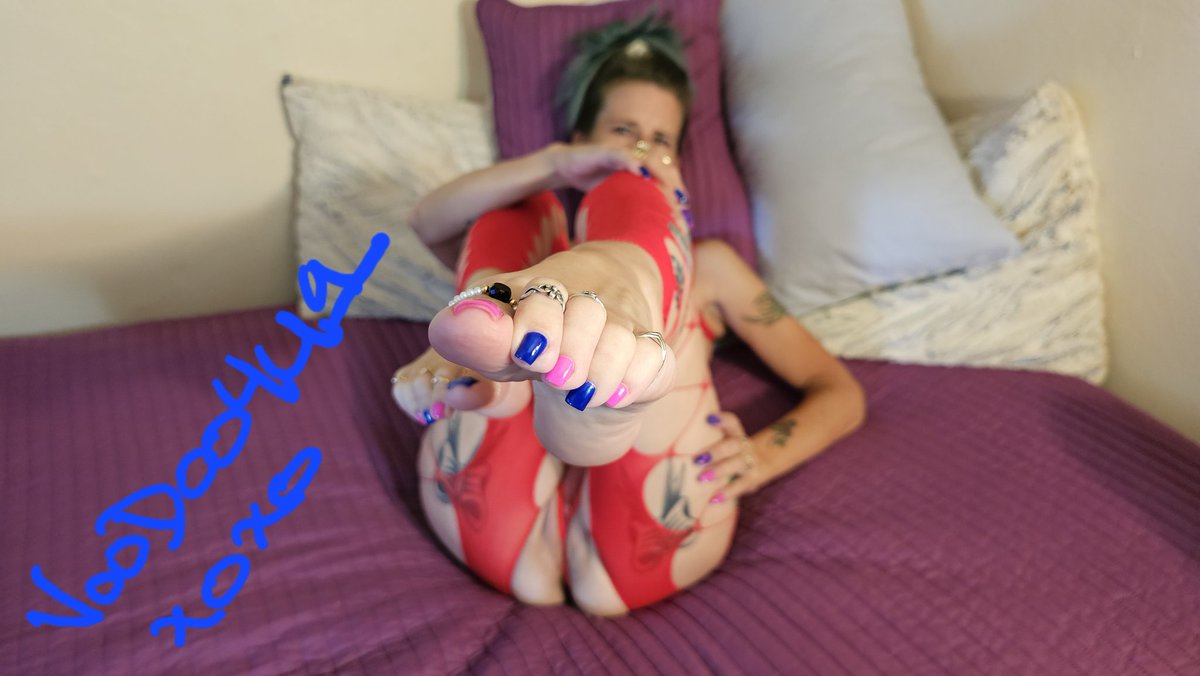 #onlyfans #onlyfansgirl #pedicure #feet #toes #prettytoes #beautifultoes #toerings #solesandtoes #nailpolish #subscribe 💋