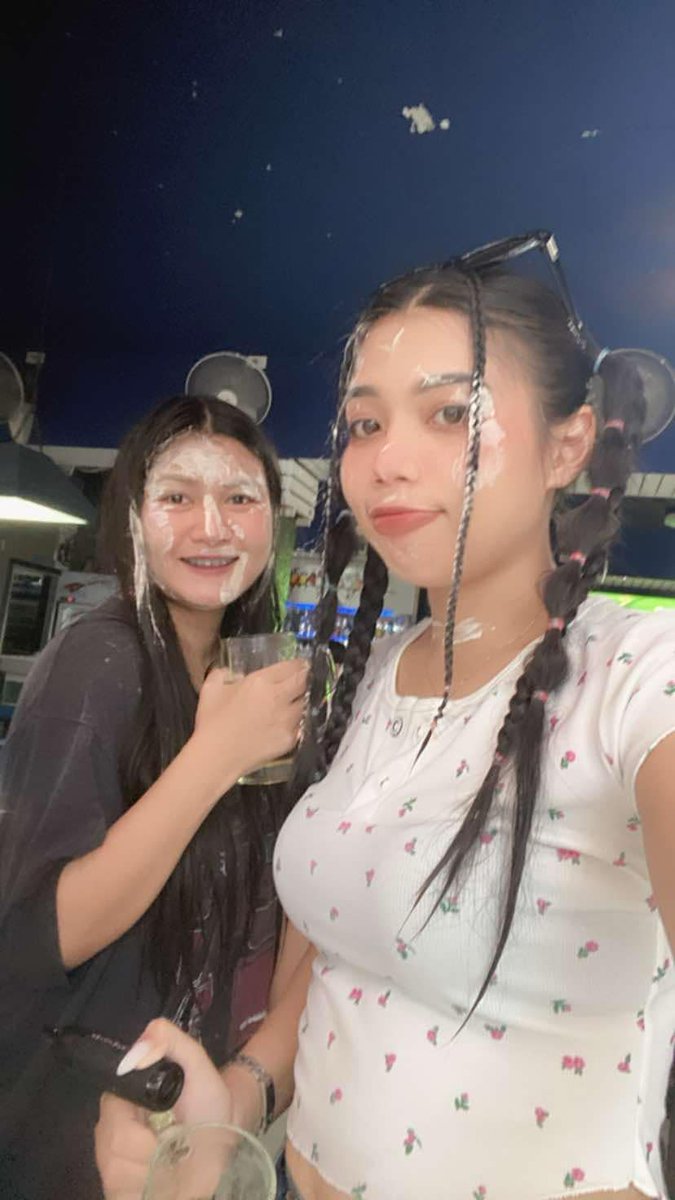 สงกรานต์นี้ให้แฟนเล่นเต็มที่
เพราะสงกรานต์หนึ่งปีมีครั้งเดียว ถึงเขาจะปะแป้งใคร แต่เขาก็เจอกันแค่ครั้งเดียว
ถือว่าเป็นเทศกาล ถ้าเขารักเราจริง
เขาจะไม่ทำให้เราดูโง่ #พัทยา