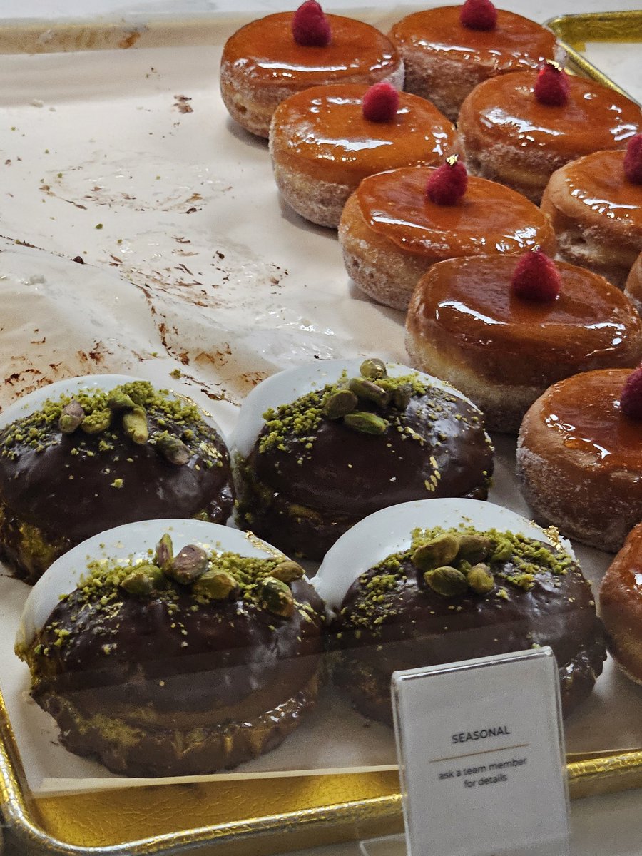DTLVTOUR's tweet image. ilovesainthonore.com/menu. We'll tried the $10 Saint Honore Pistachio Dubai Chocolate Donut today and found out why the line was so long to get one.  Delicious! @DTLVTOUR @VitalVegas