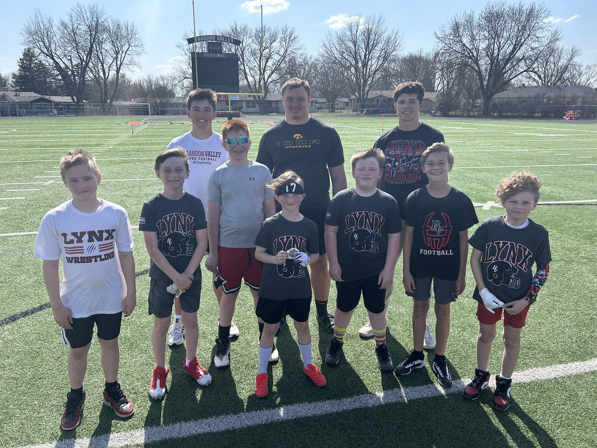 bvhsfootball's tweet photo. Bravo 3rd and 4th graders recognized for meeting expectations. It’s hard to impress varsity studs Mason Veld, Hudson Parliament, and Chase Leary. #onefamily #lynxway #bvtradition https://t.co/VUAprodbtB