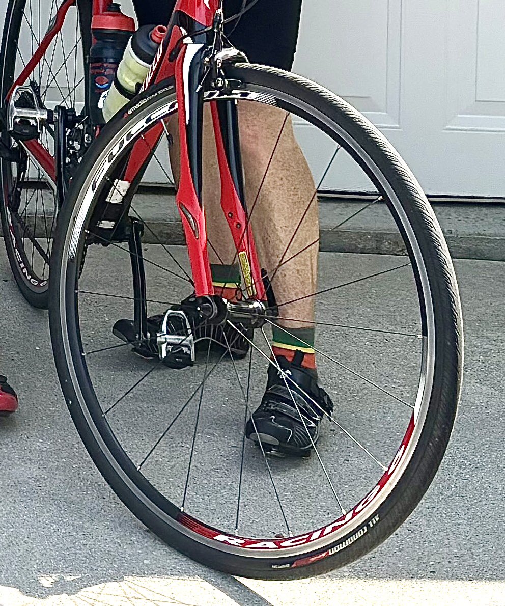 jsrayman's tweet photo. @cianciola @NBCSCycling @PhilLiggett Hey Phil, just changed the tires on my Roubaix. I highly recommend the Specialized All Condition Armadillo Elite. I went with 28mm and the previous set had well over 3,000 miles. Resistant to flats! https://t.co/aVAd8o8wsv
