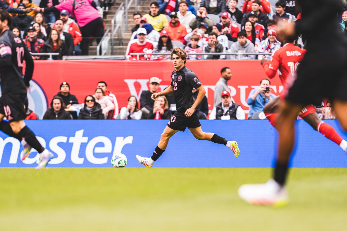 InterMiamiCF's tweet photo. Arranca la segunda parte. VAMOS MIAMI 👊

📺: https://t.co/04B0DE4lIO  
📻: https://t.co/pwfwOFkHgz https://t.co/pOGagQGnuo