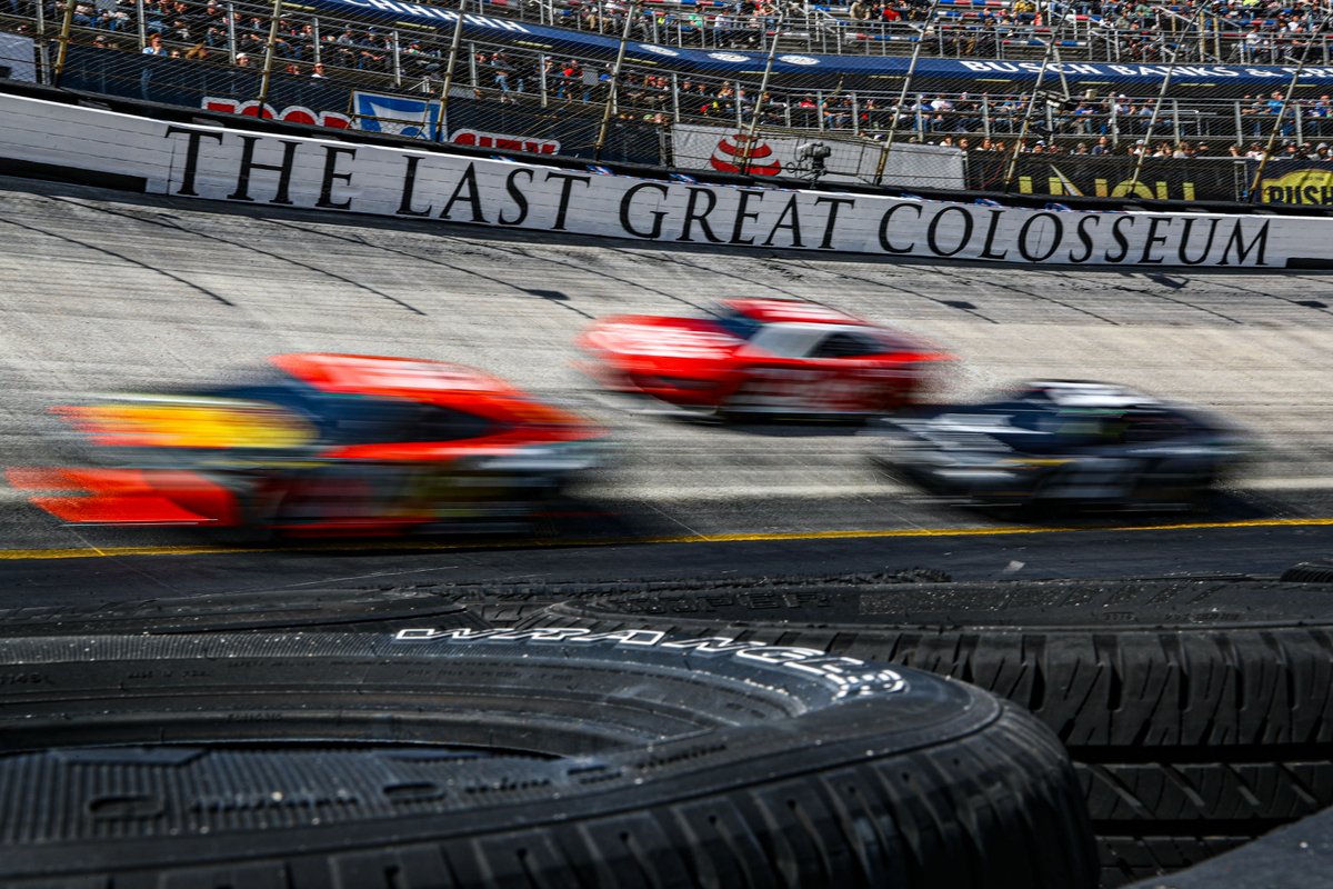 Sunday's #FoodCity500 at Bristol Motor Speedway featured a final green-flag run of 235 laps -- the longest in the racetrack's (recorded) history since 1980.

#NASCAR | 📸: <a href="/JonMcCoyPhoto/">Jonathan McCoy</a>, <a href="/TobyChristieCom/">TobyChristie.com</a>