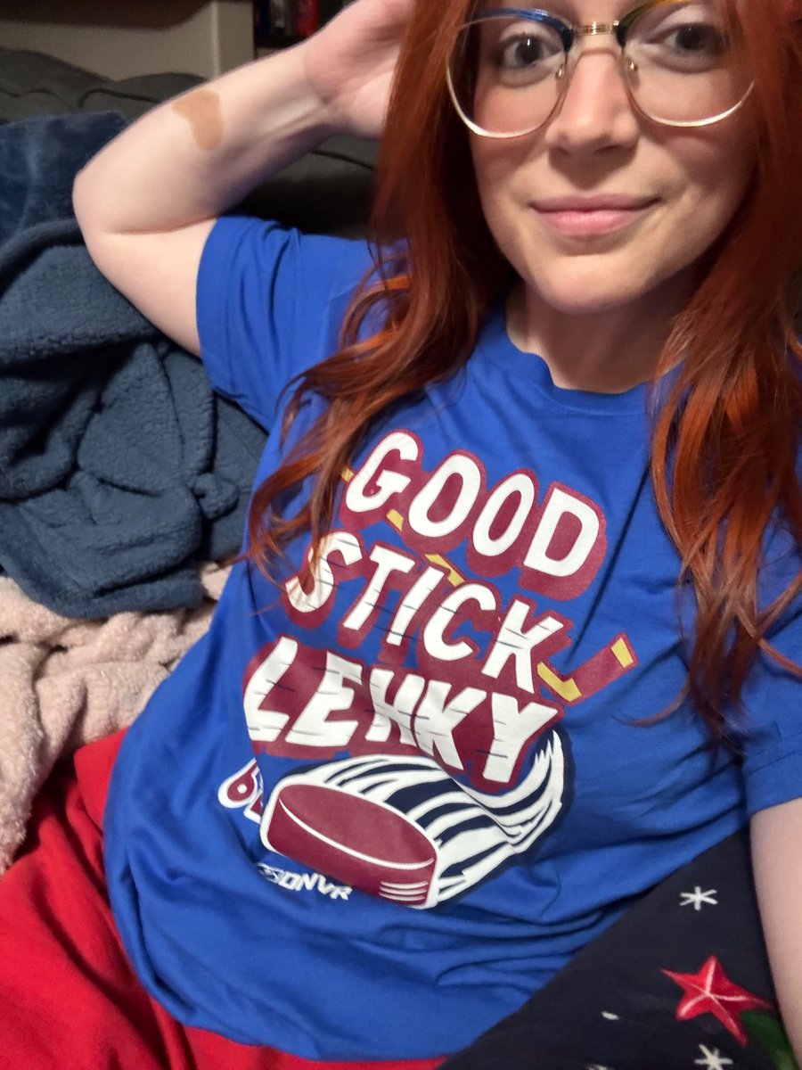 Happytapdancer's tweet image. Artturi scoring his first career hat trick the same day I wore this shirt for the first time, deeming it the “magic shirt” for a month or so

#GoAvsGo #DNVR