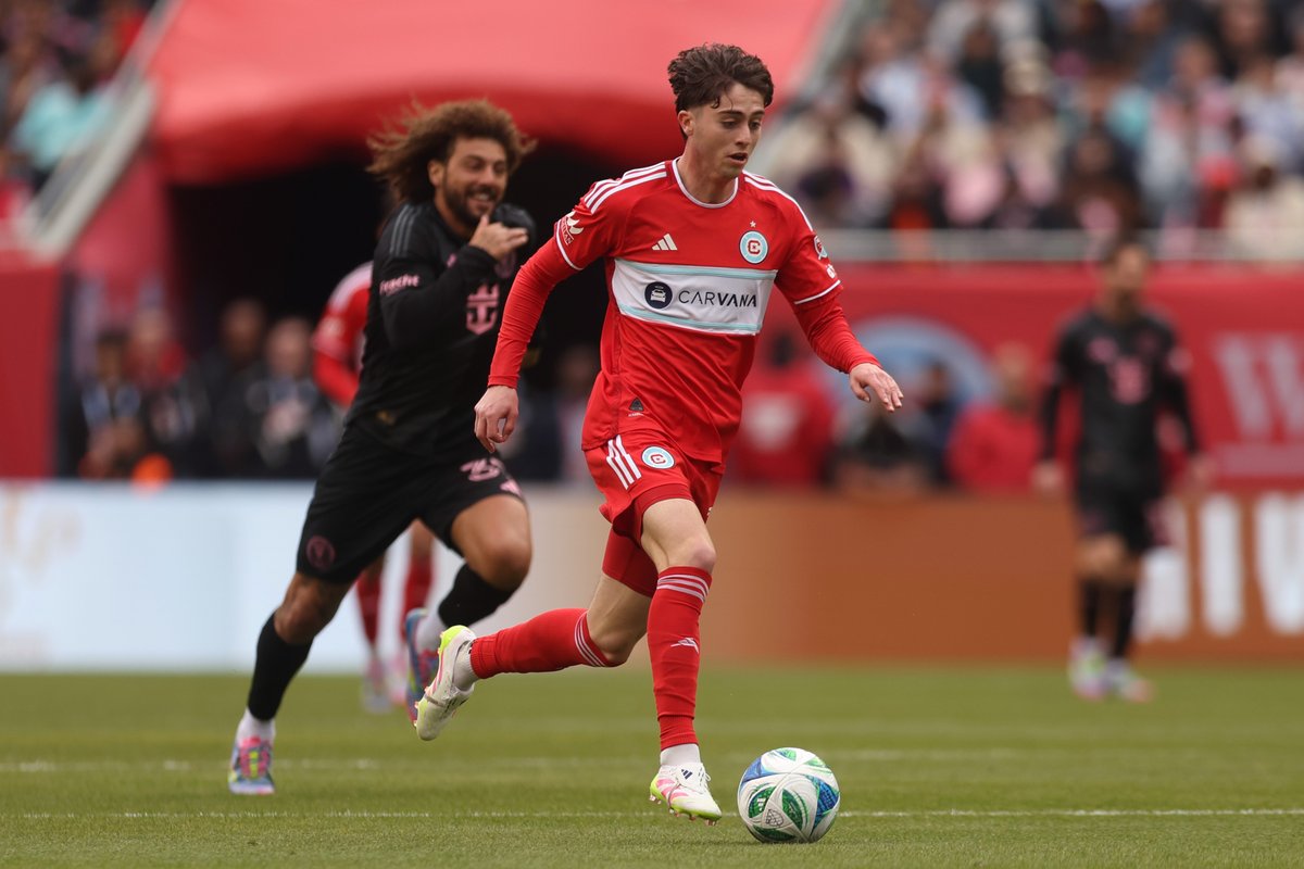 MLS's tweet photo. Flicks from Soldier Field 📷

Watch on #MLSSeasonPass and Apple TV+ https://t.co/tMJ0JfNNom https://t.co/fog2QHzYHX