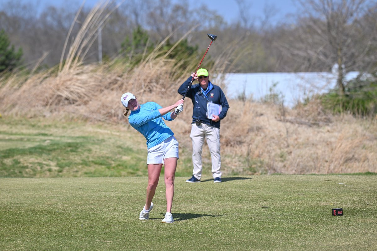 𝗥𝗼𝘂𝗻𝗱 𝗢𝗻𝗲 𝗥𝗲𝘀𝘂𝗹𝘁𝘀

Drake is tied for third on the leaderboard after the first day of play. 

Erika Holmberg leads the field after a 2-under, 70 opening round. Henson T6 at 1-over, 73.

#DSMHometownTeam