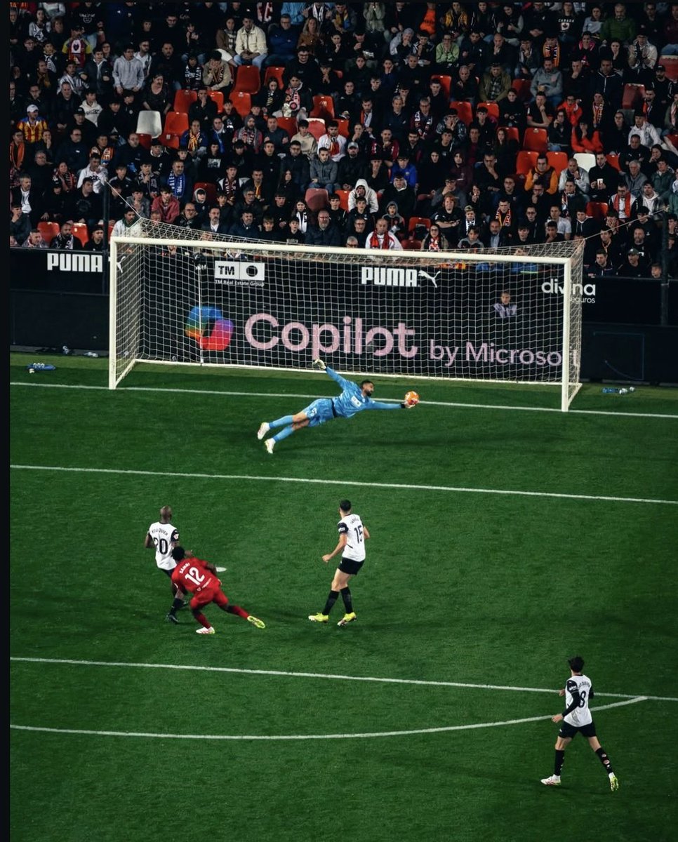 Info_Valencia_'s tweet photo. Aunque haya tenido alguna que otra cantada está temporada se le va a echar mucho de menos a Mamardashvili, creo que es un portero muy difícil de suplir y sinceramente no veo a Dimitrievsky de portero titular en el Valencia. https://t.co/XCHSsWdJEj