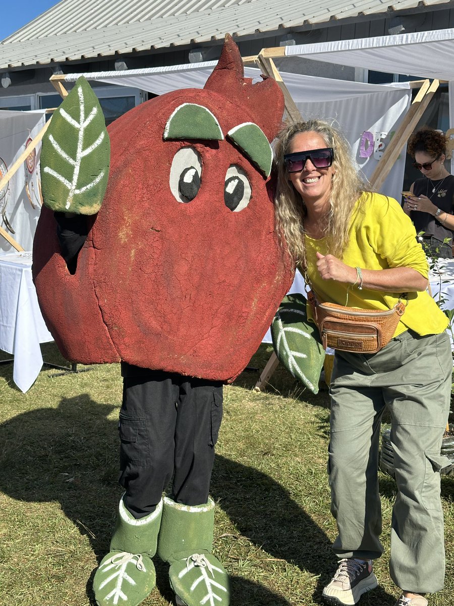 Fiesta en Aguas Dulces, Frutos Nativos. Excelente día soleado, un paseo ideal de domingo degustando una oferta variada y típica de la zona. 
<a href="/Uruguay_Natural/">Uruguay Natural</a>