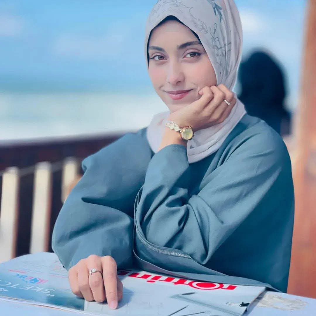 gazanotice's tweet photo. 🚨BREAKING: The young artist Dina Khaled Mohammed Zaarab was killed in an Israeli strike on Rafah southern Gaza Strip.
Dina was known for drawing portraits of the victims .

today, she joins them as one.