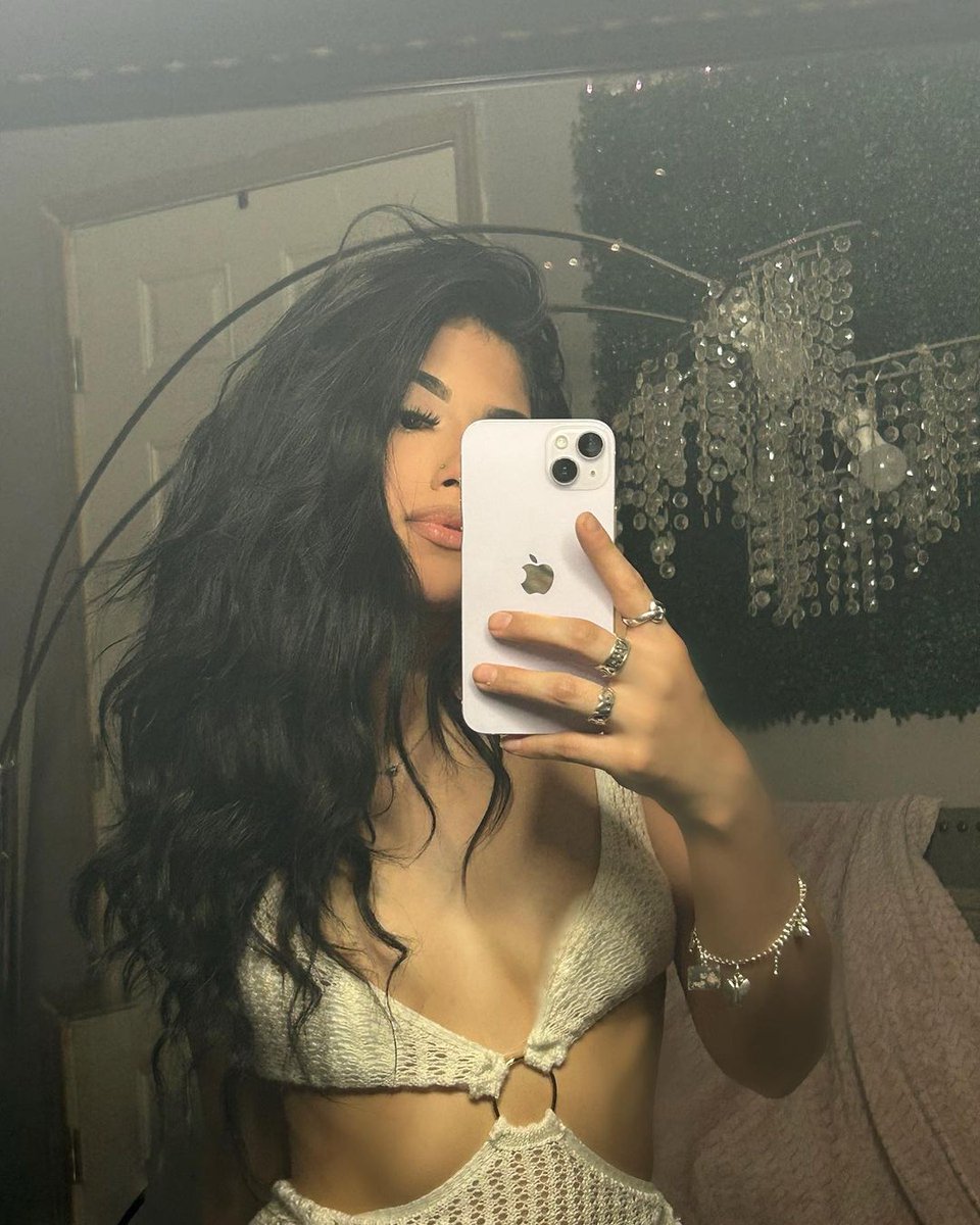 Guess who's dressed for trouble and not sorry about it.❤️‍🔥👠