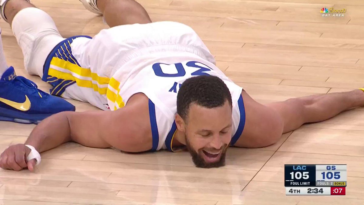 StephMuse_'s tweet photo. Steph Curry in the 4th quarter:

18 points
5/5 FG
5/5 FT
3/3 3P
125 TS%

Clutch player of the year again? 👀 https://t.co/bQsVJhAec4