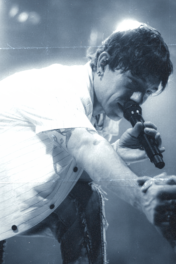 Moodgate_'s tweet photo. Do rock ao coração, @DiFerrero transformou o @circo_voador em palco de hits, saudade e muita emoção. 

Quem viveu, sabe: foi impossível não sair pedindo bis… e mais uma dose de nostalgia 😮‍💨🖤🔥

📸 @caiobandeirar https://t.co/GDjCT8rayw