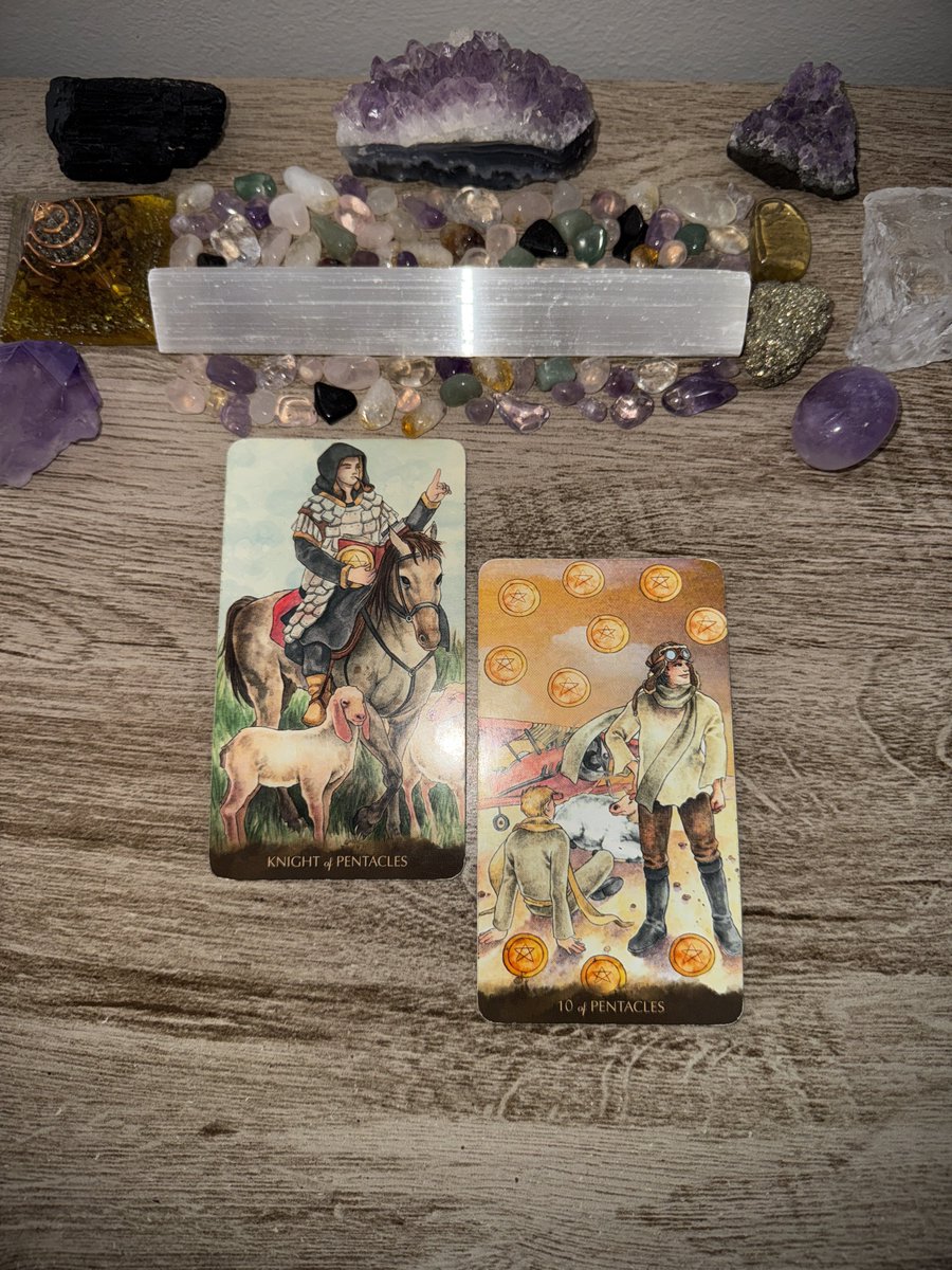 raftarot's tweet photo. 𓂃𓈒𓏸 peixes • ♓︎ 

por mais que as coisas estejam muito lentas ultimamente, ainda assim há um ciclo lindo se construindo aqui, principalmente por causa de toda paciência e delicadeza que você se dedica nisso sabendo que está fazendo o seu melhor a todo instante.

o melhor ciclo não é necessariamente aquele que se constrói rapidamente, mas também pode ser aquele que demora um tempão pra evoluir e chegar no nível de estabilidade e consistência perfeito pra ser mantido por mais tempo.

não adianta construir um prédio na velocidade da luz e ele desabar depois de um mês, certo? então tá tudo bem você construir as coisas aos poucos e prestando atenção nos mínimos detalhes, é isso que vai gerar estabilidade e consistência lá na frente pra você aproveitar melhor essa realização que tanto almeja, diminuindo as chances de as coisas desabarem quando você estiver desfrutando de sua melhor fase.