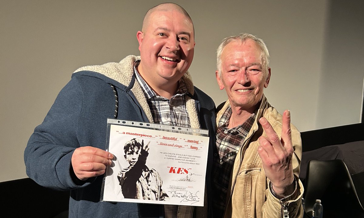 SimonGBrooks's tweet photo. A wonderful evening at @mockbirdcinema with @DavidDaiBradley who starred as Billy Casper in the fantastic film, KES!
#KES #BillyCasper https://t.co/YIzSFPBenN