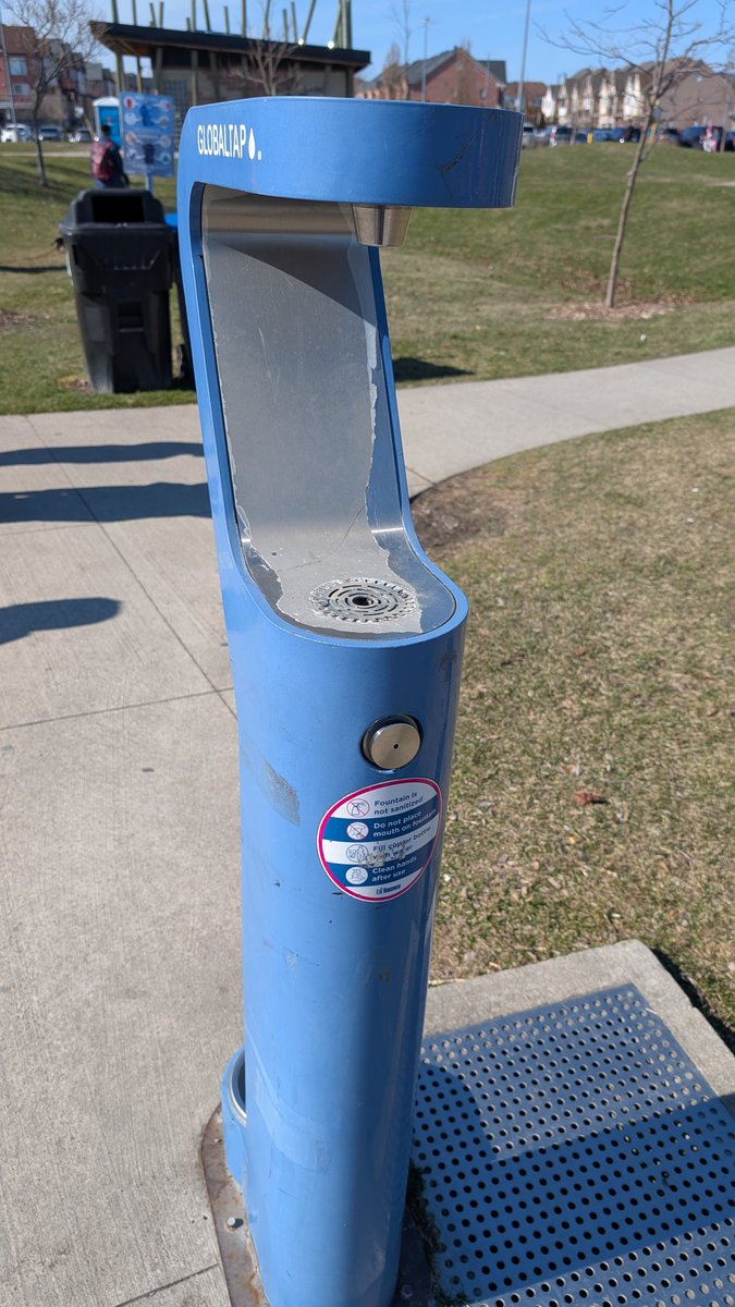 devthinks's tweet photo. @311Toronto  My 4 yo daughter was quite traumatized visiting this porta potty at #PortUnion. No water in water fountain either. @PortUnionTO https://t.co/VWyhJoLSTi