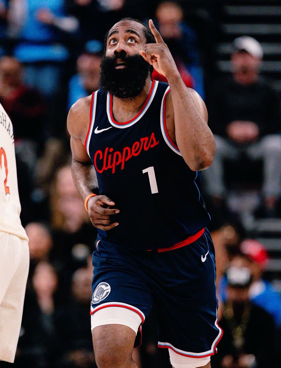 JHardenFR2's tweet image. 39 points en 57/63/89
7 rebonds 
10 passes décisives 
2 interceptions 
1 contre 

10 points de suite en overtime pour terrasser les Warriors, 12 des 13 points de l’équipe en overtime 

Il a ANÉANTI les Warriors !