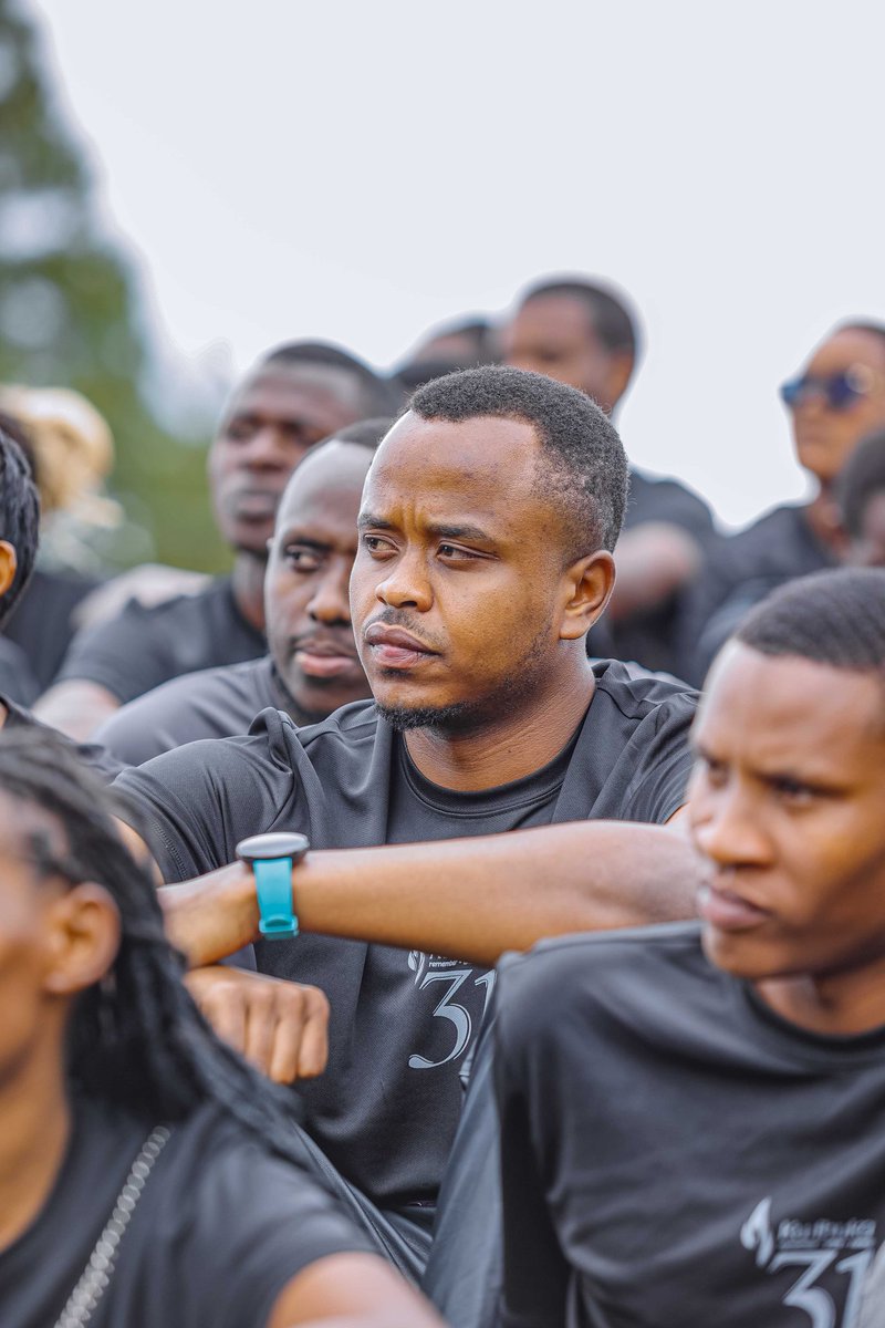 The_Big_Fish7's tweet photo. Ku munsi w'ejo twasuye urwibutso rwa Génocide yakorewe Abatutsi rwa BISESERO.

Twakiriwe na Division Commender Major Gen.NKUBITO na Bde Commander Brigadier General Rugambwa n'Umuyobozi w'Akarere wungirije ushinzwe Imibereho myiza Pascasie UMUHOZA ndetse n'Umuyobozi w'urwibutso. https://t.co/Sa6QbdQyyW