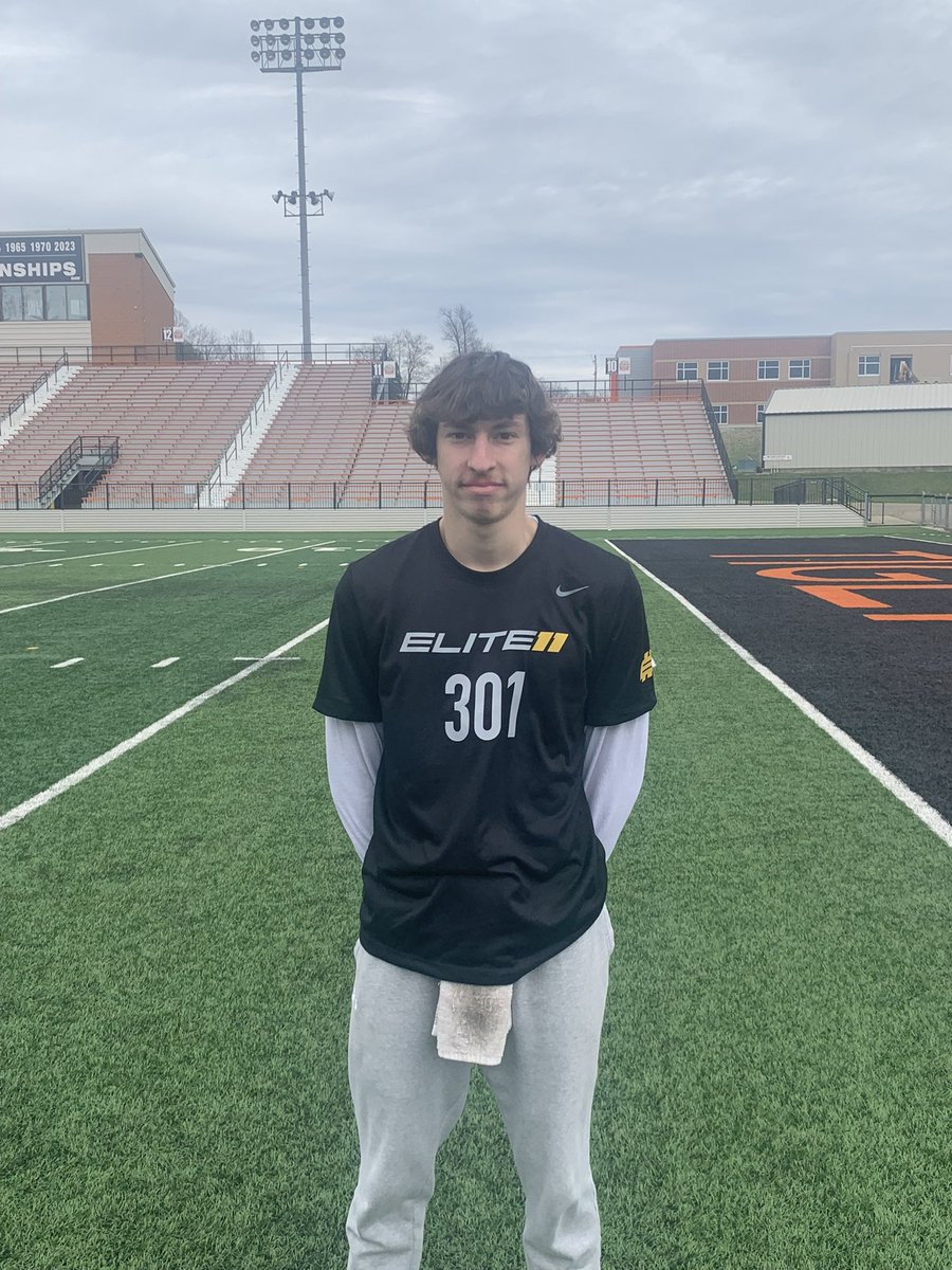 austinbuescher3's tweet photo. Enjoyed competing @Elite11.Looking forward to summer camp season.
@Stumpf_Brian 
@WJRiderFootball 
@WestJeff_AD 
@Bryan_Ault 
@JaredLuginbill 
@homesquadsports https://t.co/Vqnl3QNlr7
