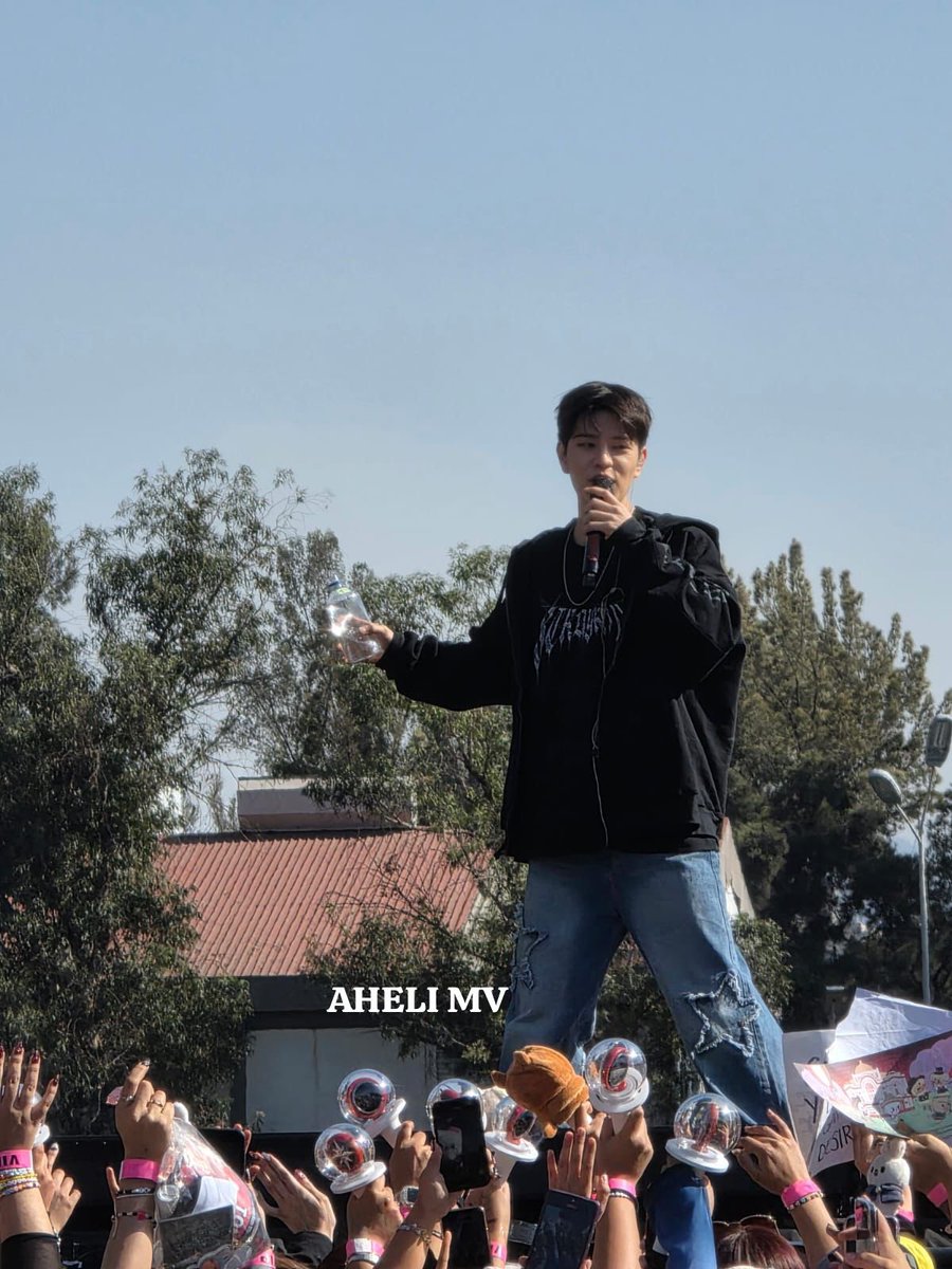 Les comparto esas imágenes que me envió una amiga que estuvo hoy en el Soundcheck.

Favor de no quitar la marca de agua!

Gracias!!🤍

#StrayKids_dominATE #dominATE_MEXICO #dominATE_MEXICOCITY #StrayKidsInMexico 
#STAYInMEXAverse